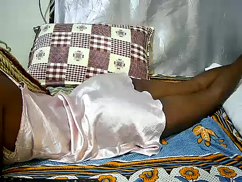 Breena254 online show from November 28, 2025, 7:47 pm