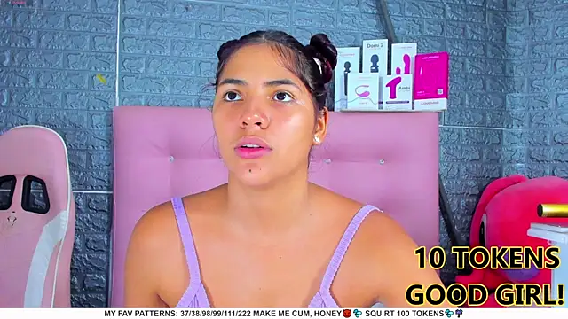 Snapshot of AriannaLewiis chatting on February 28, 2025, 11:12 pm AriannaLewiis online show from February 28, 2025, 11:12 pm