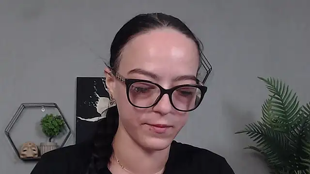 IzabelllNoir online show from May 18, 2026, 9:14 am