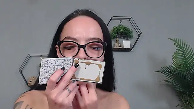 IzabelllNoir online show from May 14, 2026, 7:27 am