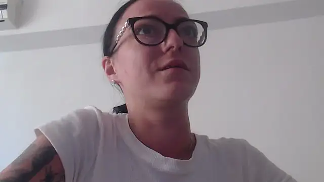 IzabelllNoir online show from May 30, 2026, 12:00 pm