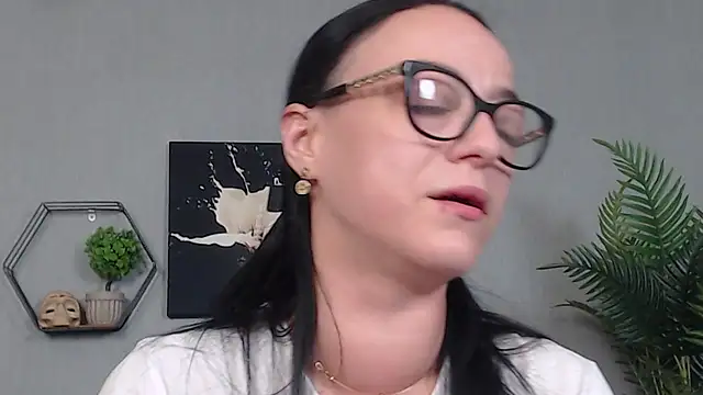 IzabelllNoir online show from May 21, 2026, 10:56 am