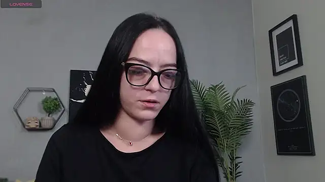 IzabelllNoir online show from April 4, 2026, 7:15 am