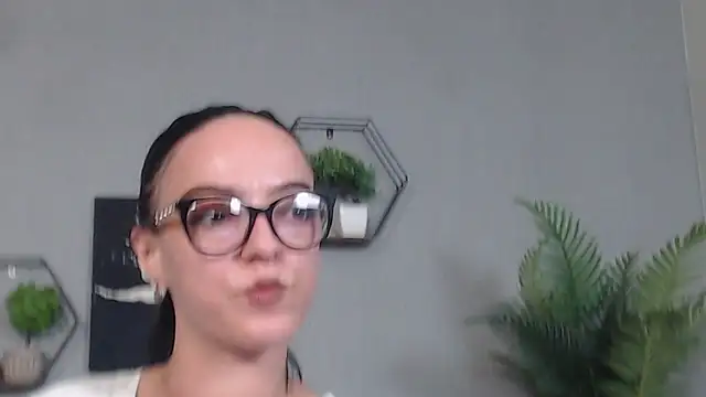 IzabelllNoir online show from May 24, 2026, 8:09 pm