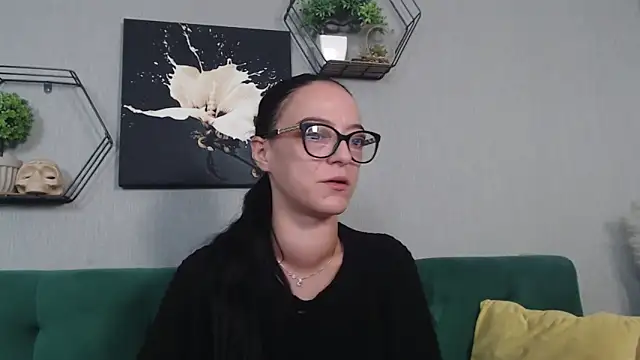 Snapshot of IzabelllNoir chatting on October 8, 2025, 11:45 am IzabelllNoir online show from October 8, 2025, 11:45 am