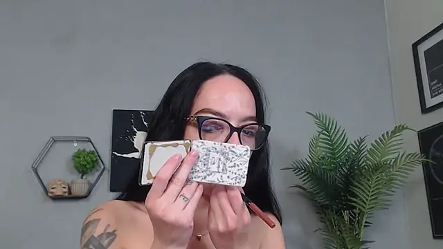 IzabelllNoir online show from April 30, 2026, 5:47 am