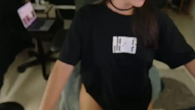 Lucy Fer5 online show from April 6, 2026, 8:54 pm