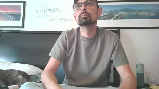 Snapshot of spence204011 chatting on March 15, 2026, 6:37 pm spence204011 online show from March 15, 2026, 6:37 pm