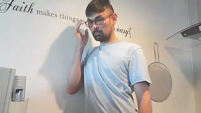 Snapshot of spence204011 chatting on April 4, 2026, 3:29 pm spence204011 online show from April 4, 2026, 3:29 pm