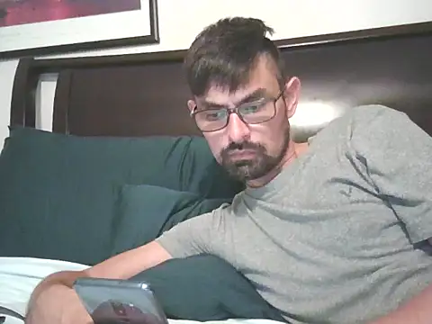 Snapshot of spence204011 chatting on November 23, 2025, 1:26 am spence204011 online show from November 23, 2025, 1:26 am