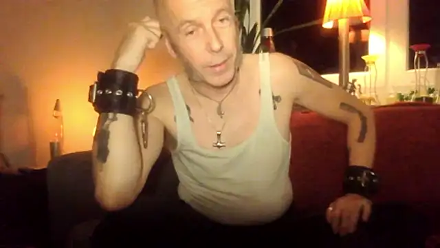 SHARPSkinhead online show from October 24, 2025, 10:42 pm