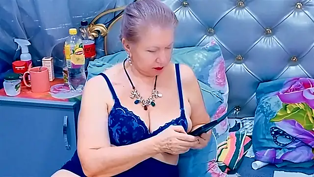 Hornystepmom29 online show from May 18, 2026, 5:13 am