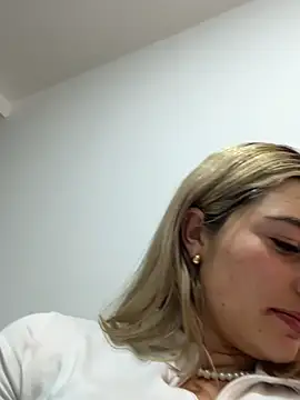 AtheneaRossi online show from February 22, 2026, 10:44 pm