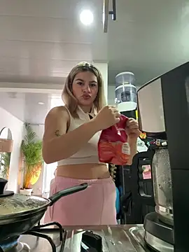 AtheneaRossi online show from February 26, 2026, 12:16 pm