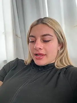 Snapshot of AtheneaRossi chatting on September 12, 2025, 8:19 pm AtheneaRossi online show from September 12, 2025, 8:19 pm