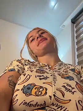 Snapshot of AtheneaRossi chatting on September 28, 2025, 8:49 pm AtheneaRossi online show from September 28, 2025, 8:49 pm