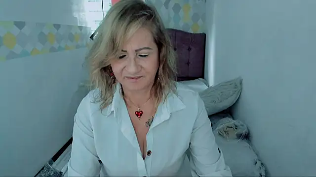 Snapshot of ScarletHoot_ chatting on March 21, 2025, 5:45 pm ScarletHoot online show from March 21, 2025, 5:45 pm