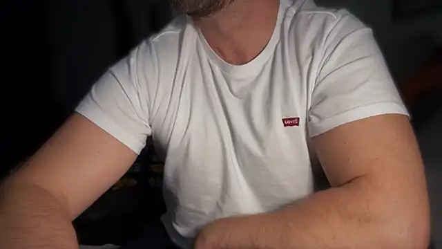 Snapshot of Mr_Beef chatting on October 15, 2025, 4:59 pm Mr Beef online show from October 15, 2025, 4:59 pm