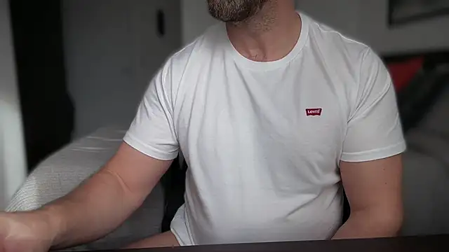 Snapshot of Mr_Beef chatting on October 19, 2025, 10:07 am Mr Beef online show from October 19, 2025, 10:07 am