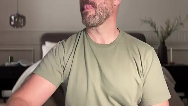 Snapshot of Mr_Beef chatting on September 20, 2025, 9:53 pm Mr Beef online show from September 20, 2025, 9:53 pm