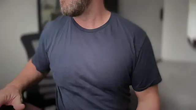 Snapshot of Mr_Beef chatting on October 13, 2025, 12:51 pm Mr Beef online show from October 13, 2025, 12:51 pm