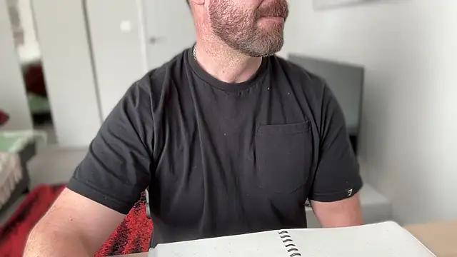 Snapshot of Mr_Beef chatting on March 17, 2025, 2:34 pm Mr Beef online show from March 17, 2025, 2:34 pm