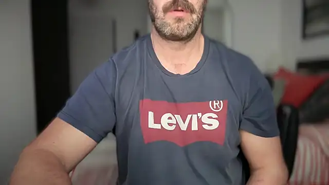 Snapshot of Mr_Beef chatting on October 2, 2025, 4:43 pm Mr Beef online show from October 2, 2025, 4:43 pm