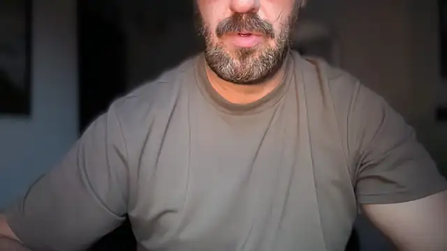 Snapshot of Mr_Beef chatting on October 21, 2025, 5:01 pm Mr Beef online show from October 21, 2025, 5:01 pm