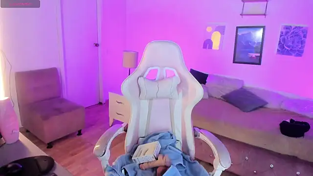 Aliciia cute1 online show from October 14, 2025, 9:47 pm