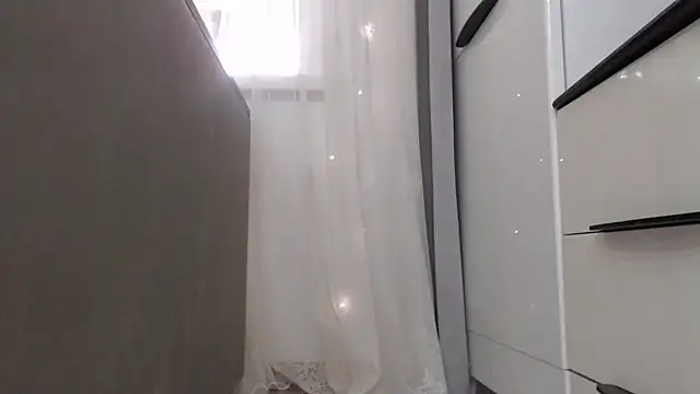  JustmeHere  online show from November 9, 2025, 9:24 am