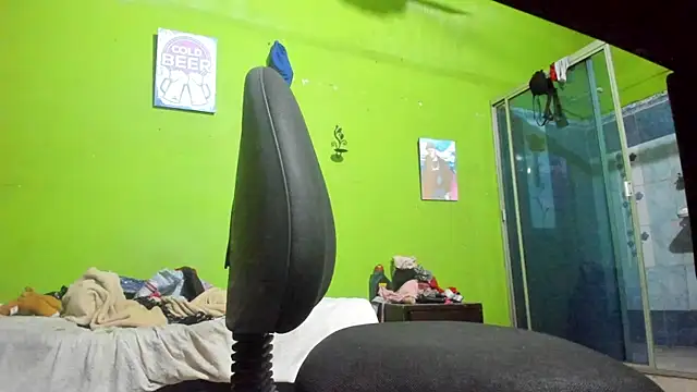 Brenda Smith69 online show from September 18, 2025, 8:01 pm