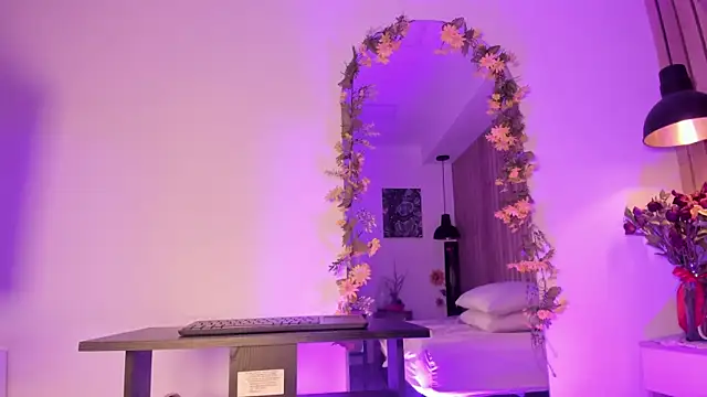 sofiesoft online show from September 25, 2025, 12:33 pm