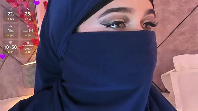 anna-henao online show from December 13, 2025, 8:04 pm