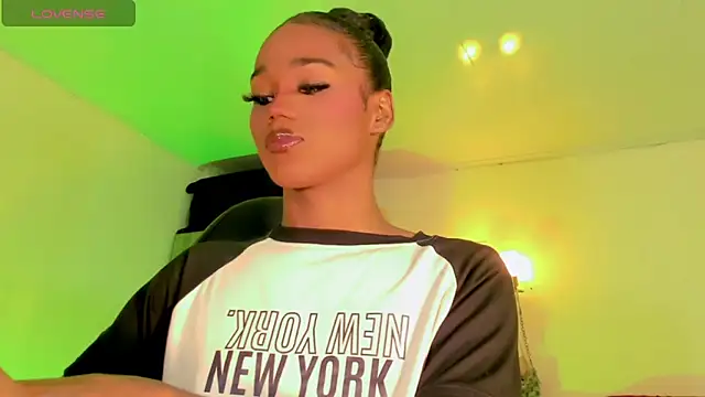 naomy  xx online show from March 31, 2026, 3:30 am