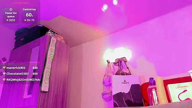 naomy  xx online show from June 25, 2026, 5:12 am