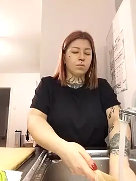 divine eve online show from November 29, 2025, 8:09 pm