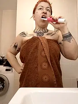 divine eve online show from October 31, 2025, 3:19 pm