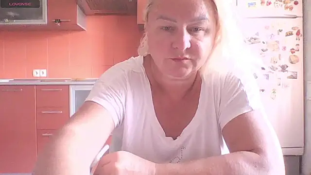 Snapshot of mira_robinsonnn chatting on June 25, 2026, 3:37 am mira robinsonnn online show from June 25, 2026, 3:37 am