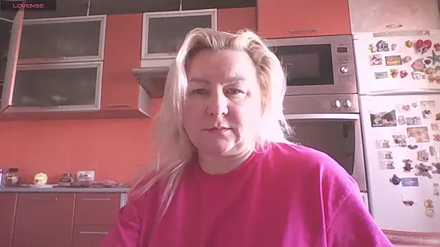 mira robinsonnn online show from April 9, 2026, 5:09 am