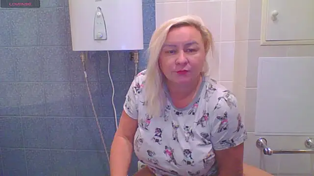 Snapshot of mira_robinsonnn chatting on October 6, 2025, 4:46 am mira robinsonnn online show from October 6, 2025, 4:46 am