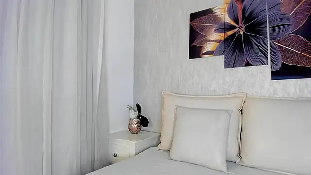 Annie Watson  online show from February 23, 2025, 12:59 pm