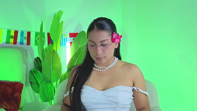 LinnaGardenia online show from July 15, 2026, 4:58 pm