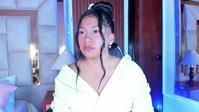 LinnaGardenia online show from December 22, 2025, 1:00 pm