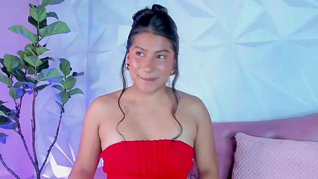 LinnaGardenia online show from February 2, 2025, 5:04 pm