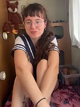  foxygirl  online show from April 11, 2026, 3:49 pm