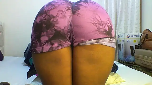 Petitiebooty online show from February 17, 2026, 6:54 am