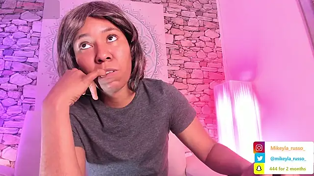 Mikeyla-Russo online show from November 21, 2025, 3:55 pm