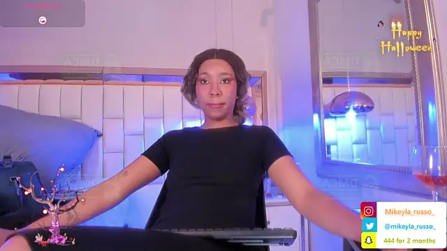 Mikeyla-Russo online show from October 22, 2025, 8:52 pm