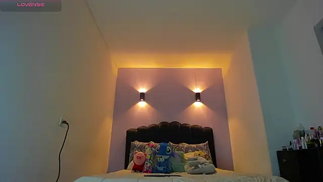 Sofia Clauss  online show from February 6, 2026, 3:02 am