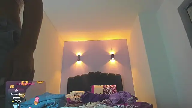 Snapshot of Sofia_Clauss_ chatting on September 19, 2025, 4:27 am Sofia Clauss online show from September 19, 2025, 4:27 am